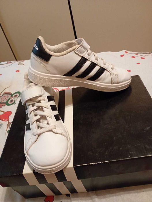 Pantofi sport Adidas nr.32