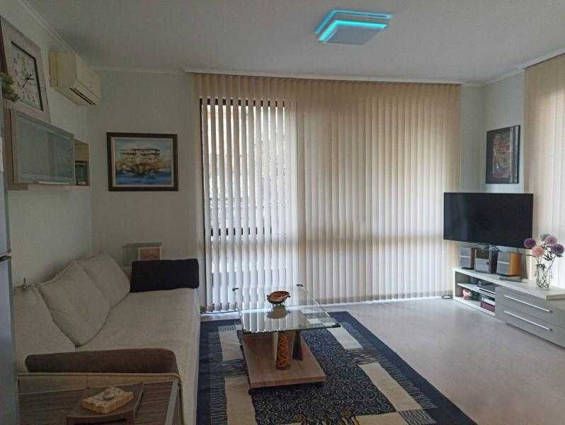 Дава се под наем Двустаен апартамент в Бургас, Център - 65 кв.м за 561 € - Снимка #1