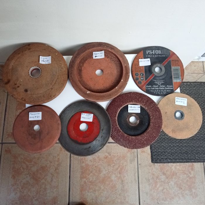 Pietre polizat, șlefuit, debitat