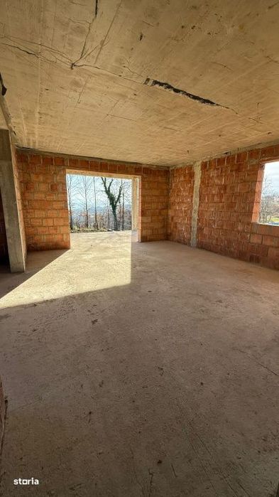 Casa la rosu in Grosi, 144 mp construiti, teren 536 mp, priveliste sup
