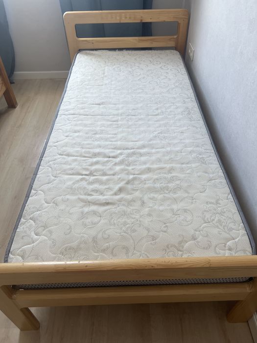 Кровать с матрасом