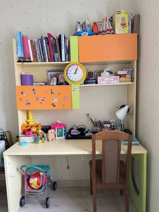 Продам комплект шкаф и стол