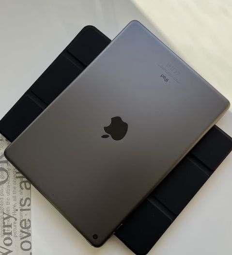 iPad generatia a 9a. impecabil