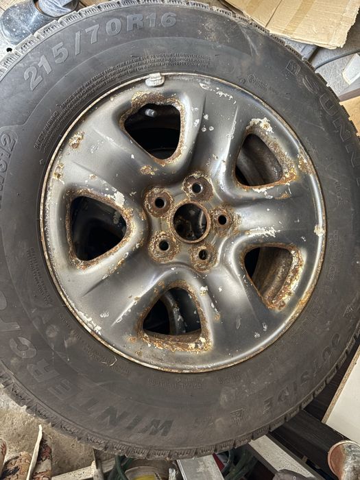 Set roți iarnă Suzuki Grand Vitara 2 - Anvelope noi Sunny (215/70 R16) + Jante