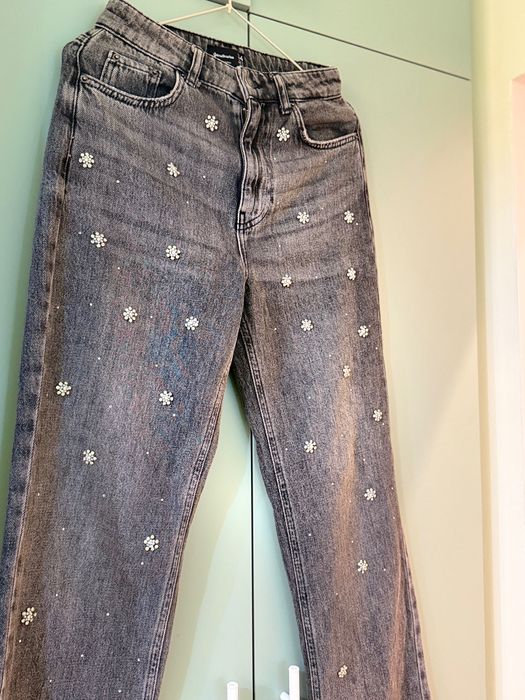 Дънки с камъни Stradivarius