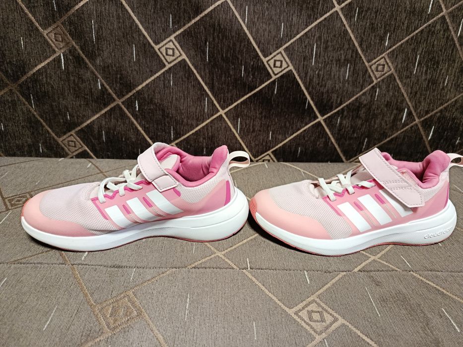 Adidași.   Adidas