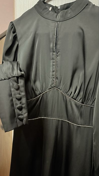 Продам платье атласовое