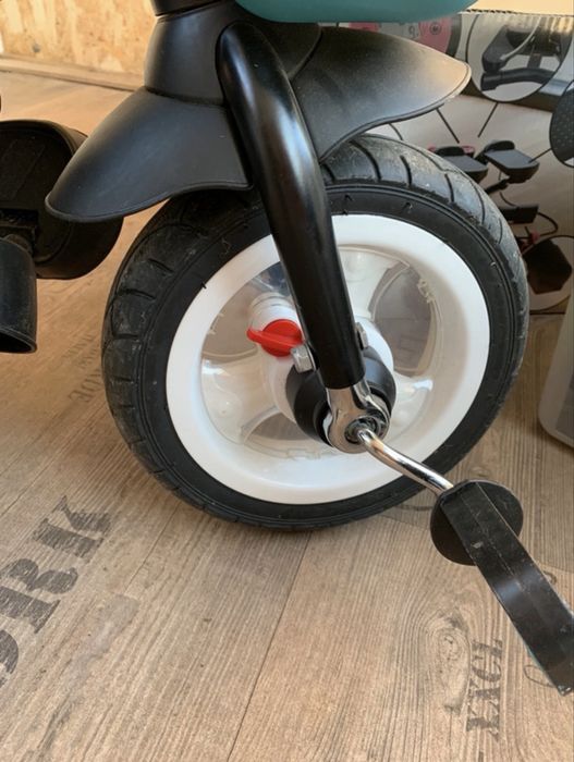 Tricicletă pliabilă cu scaun reversibil