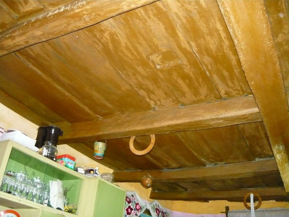 Grinzi de stejar din casa veche . Casa batraneasca 1910