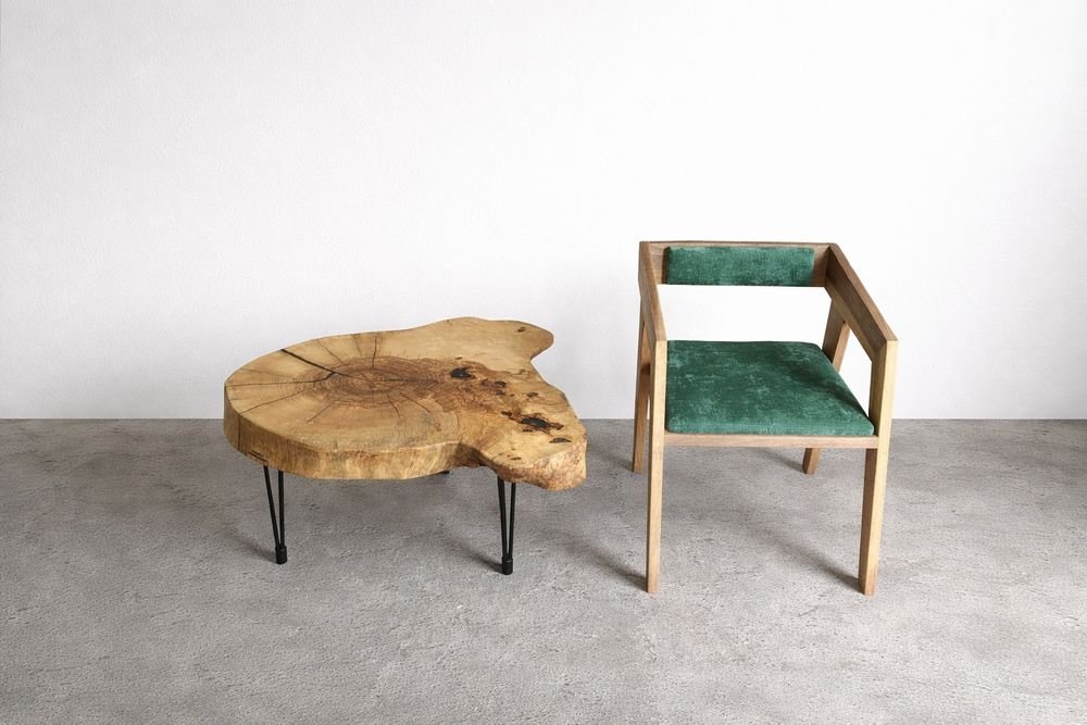 Стол от орех с зелена тапицерия