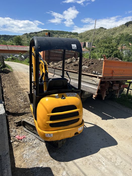 Услуги с мини багер и тристранен самосвал.