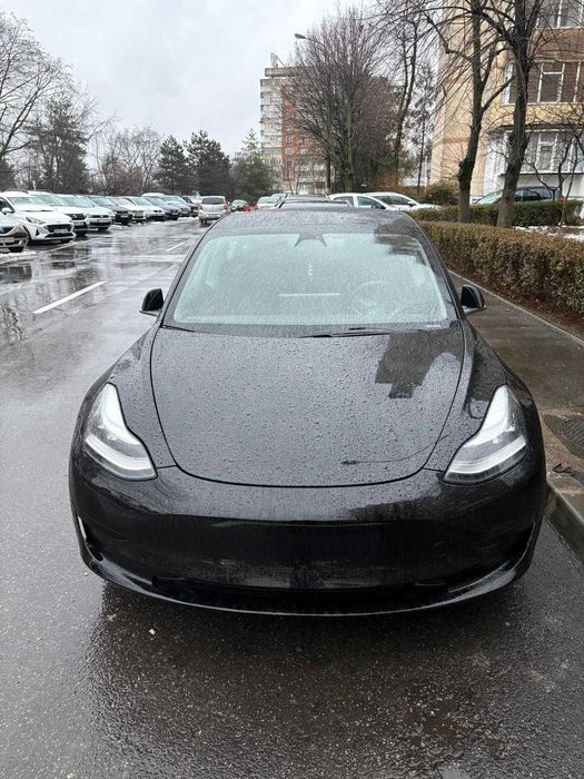 Tesla model 3 SR Plus