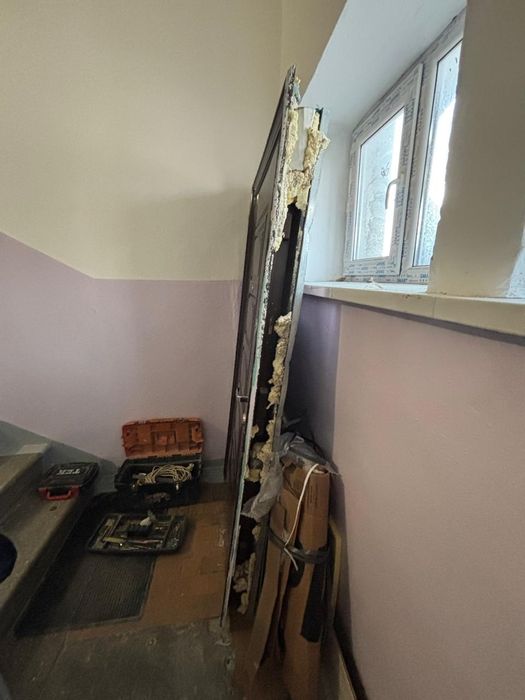 Входная дверь, см. описание