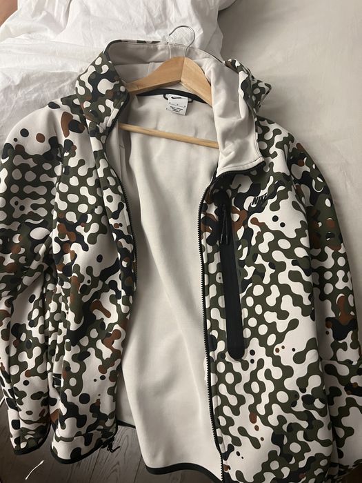 Hanorac Nike Tech Camo Exclusiv