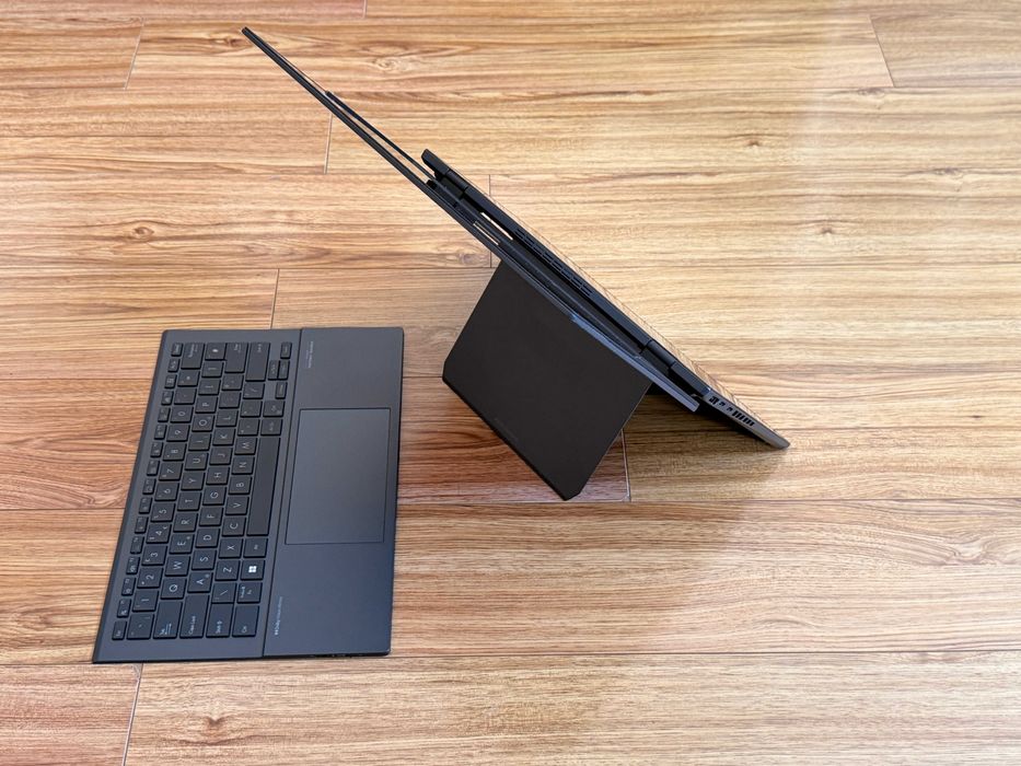 2x14 OLED Asus ZenBook DUO`Ultra 7-155H 16GB LPDDR5 512GB NVMe Батерия 12ч