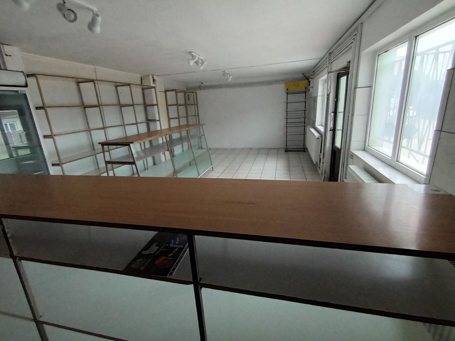 Inchiriez spatiu comercial
