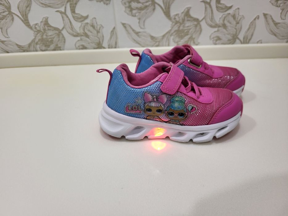 Кросовки детские, для девочки.