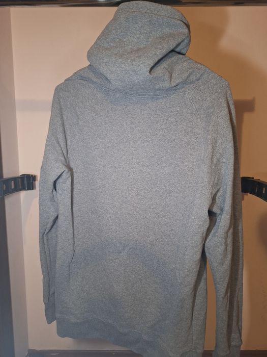 Блуза с висока яка