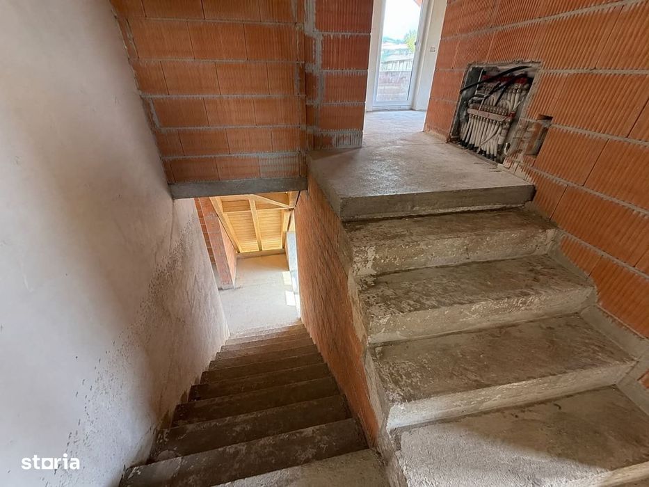 Casă la roșu de vânzare | 182 mp utili | Teren 550 mp