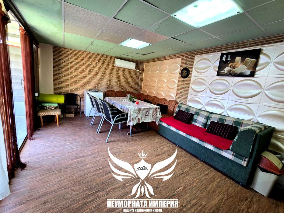 Под наем двуетажна къща с постройки 210РЗП с 1101кв. двор с.Тополово