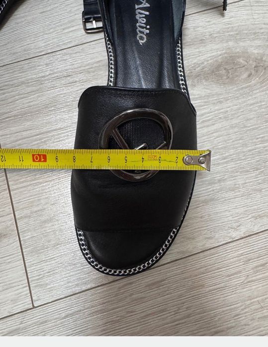 Дамски сандали от черна естествена кожа