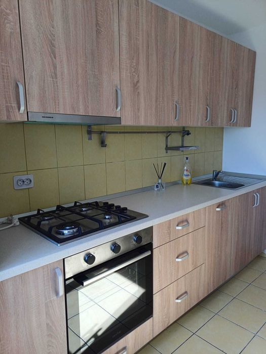 Inchiriez 3 camere pe termen lung