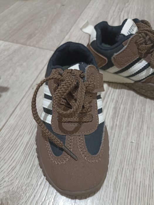 Кроссовки детские