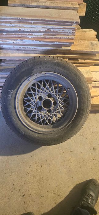 4 Джанти с гуми в добро състояние са !!!