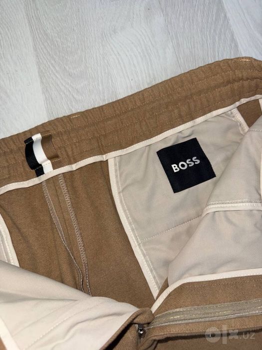Жилетка и брюки от бренда Hugo Boss