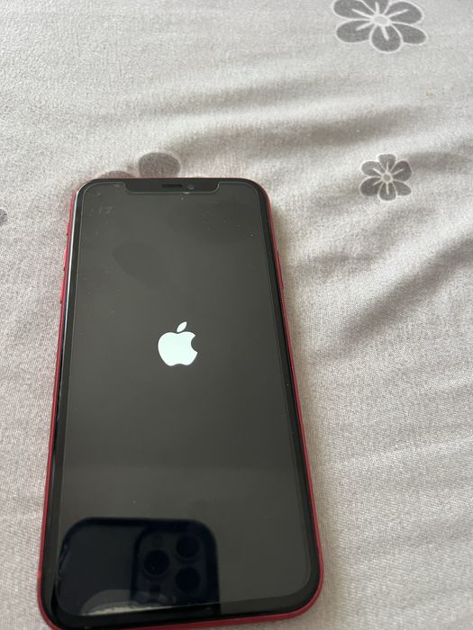 Iphone 11 ,rosu,folosit,husa cadou