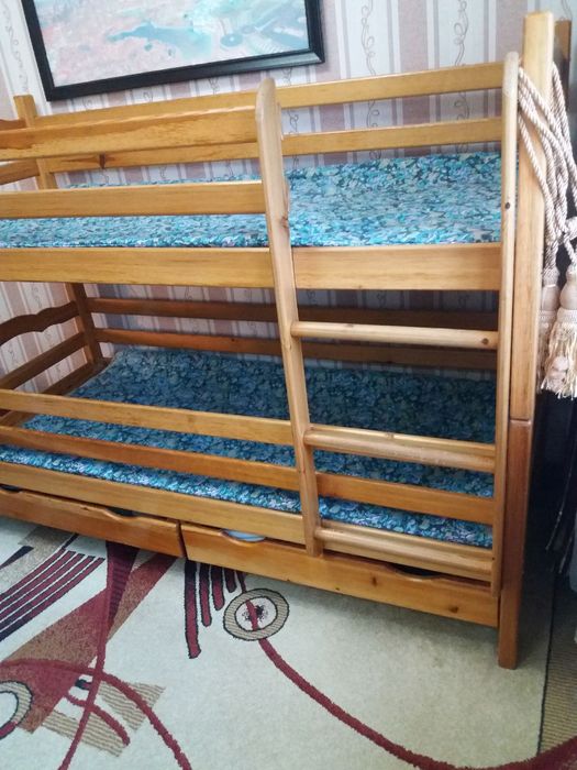 Двухъярусная кровать деревянная