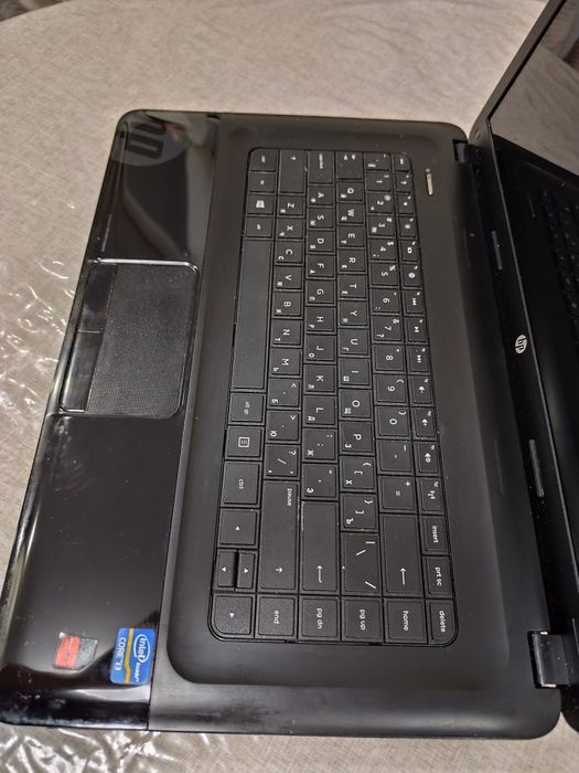 Ноутбук HP 2000 — 15.6", Intel Core i3, AMD Radeon
