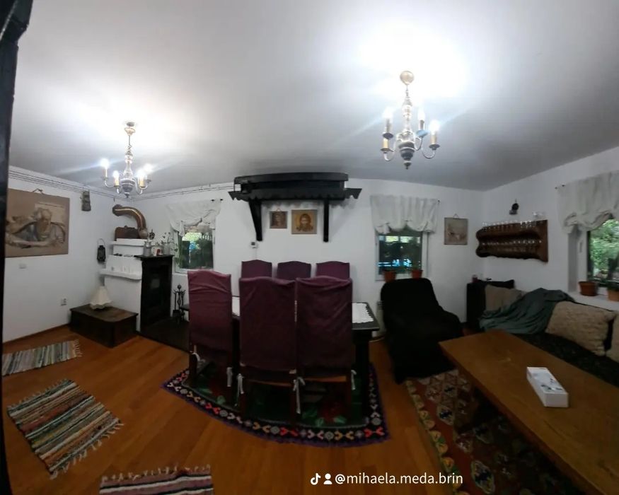 Vând casă (casă de vacanță, turism) la jumătatea distanței dintre Rm Valcea și Călimănești, pe malul Oltului.