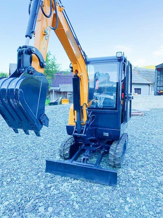 Escavator săpat casă, fundați, gard ,calalizare .apa gaze .cablu elect