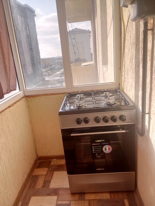 Когон шахар кальцони олдида 1 хоналик Уй янги домдан ижарага берилади.