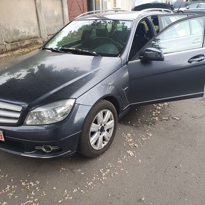 Vând Mercedes c200 2011