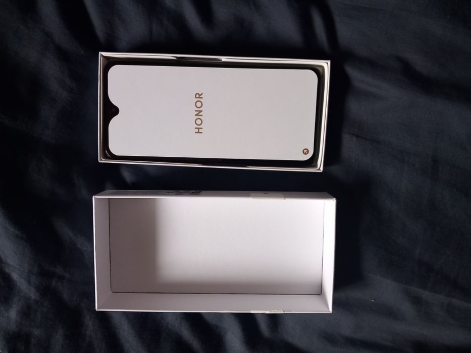Vând  tel. Honor 400 smart nou