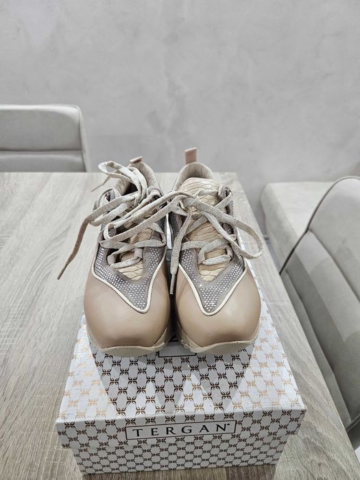 Дамски обувки номер 37