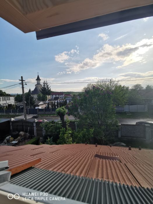 Casa si teren in Onesti/  Constructie noua, 4 camere, 2 bai, mansardă, beci/ Sat catolic (cartier 6 martie)