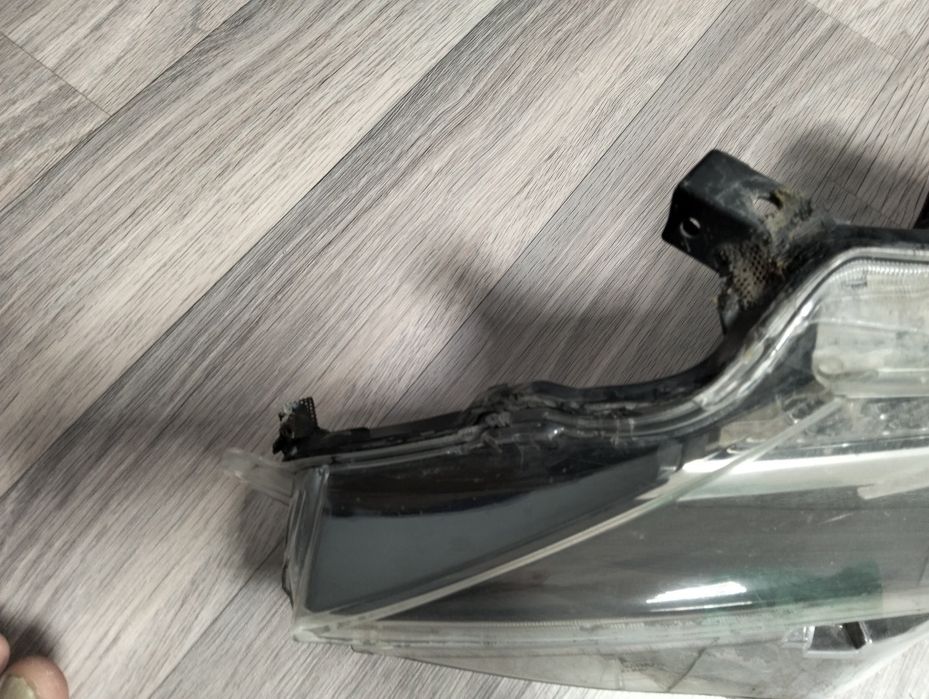 Фара от Тойота Аурис 2 013