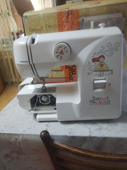 Продам швейную машинку почти не работала