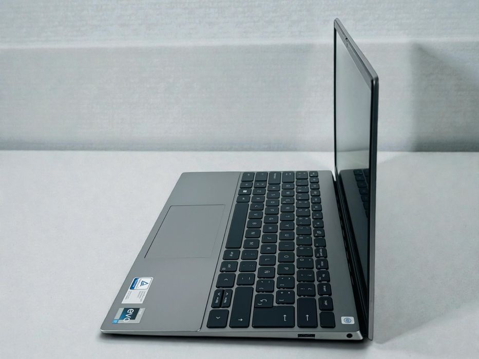 Лаптоп Dell Vostro 5320 13,3' 2K 1920x1200 i7-1260P 16GB RAM 512GB SSD Перфектен! Гаранция!