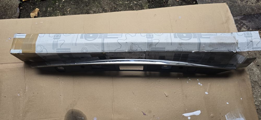 Лайсна за багажник мерцедес W204