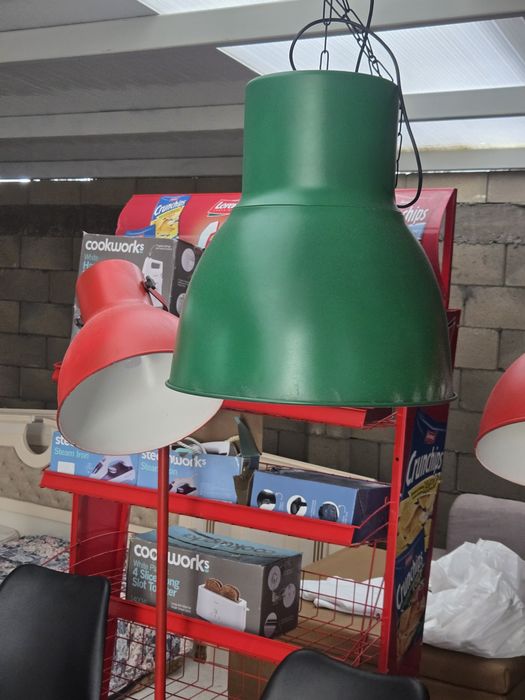 Лампи със стойка за под