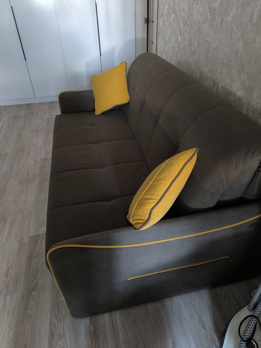 Продам диван коричнг
