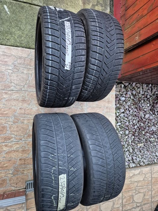 Vând cauciucuri 235/40/19 M+S 2și2 imp Germania