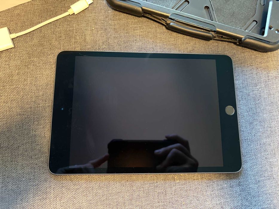 Таблет Apple iPad Mini (5-то поколение), 64 GB, в перфектно състояние