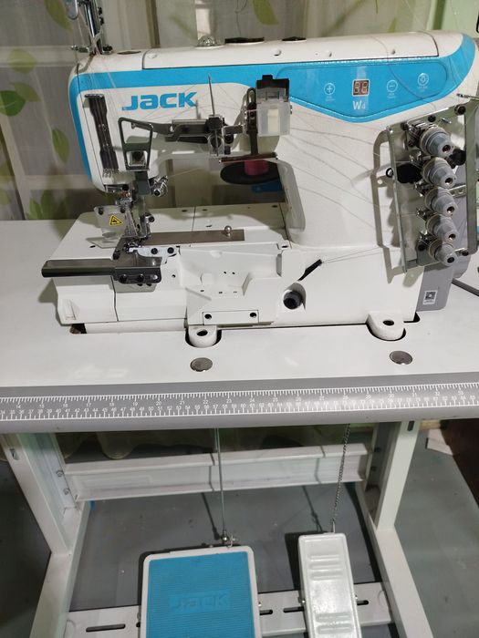 Tikuv Mashinasi holati yangi