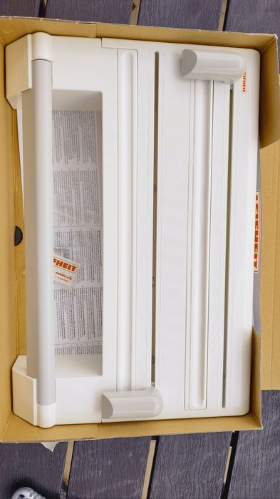 Стенен държач за кухненска хартия и два вида фолио