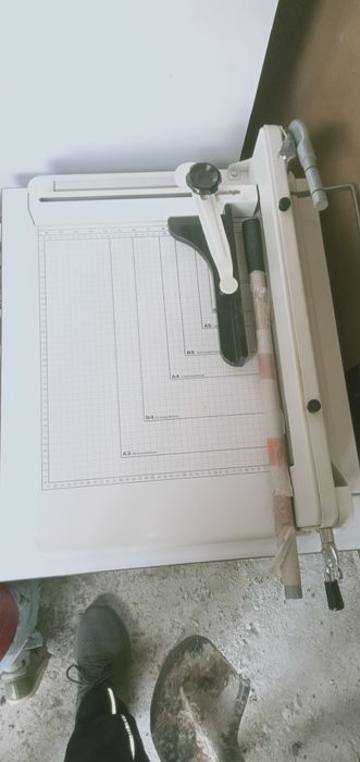 Гильетина для резки бумаги